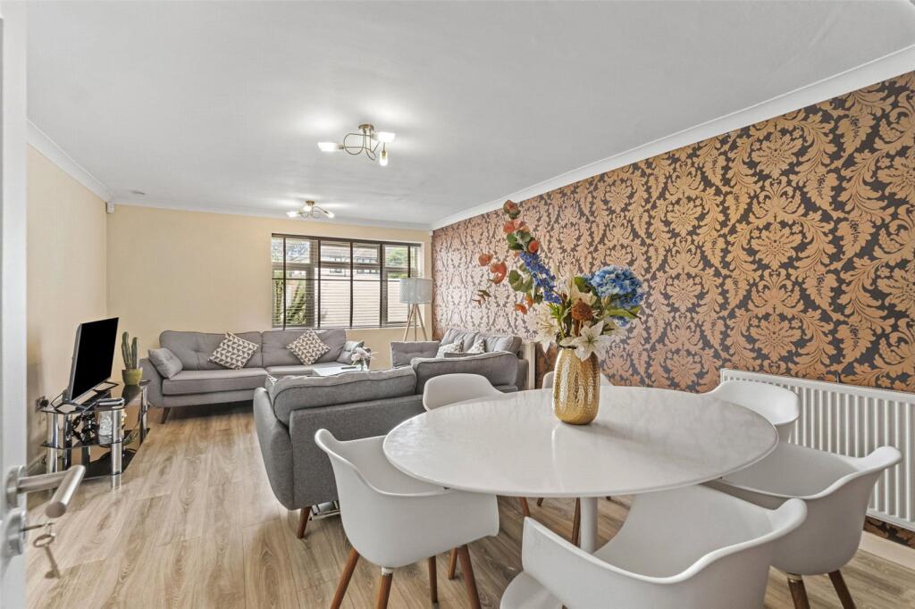 House in London, Hampton Hill - View 3