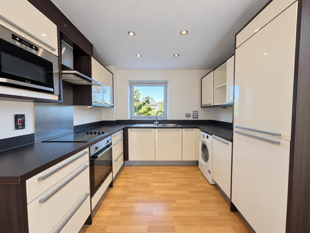 Apartment in Colchester, Hythe - View 4