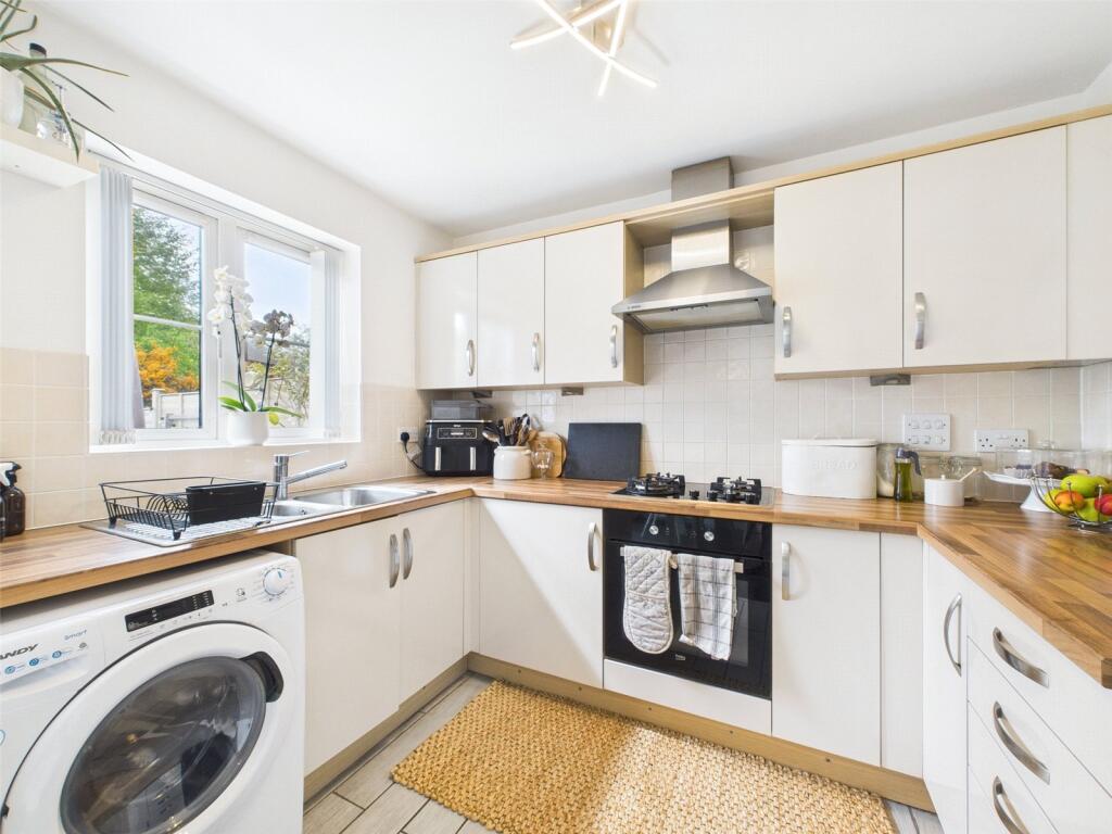 Marlstone Drive, Churchdown, Gloucester, Gloucestershire, GL3 photo 4