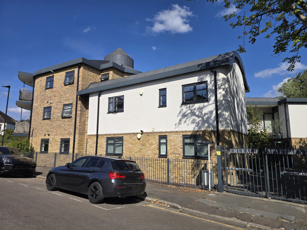 Main image of property: Ewart Grove, Wood Green, N22