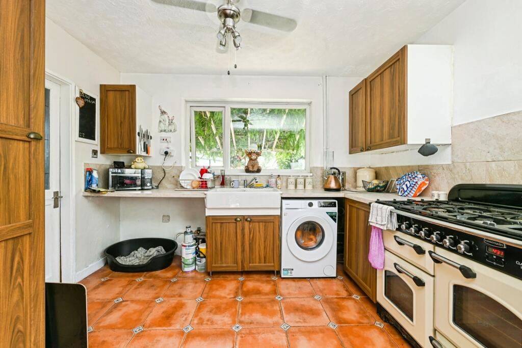 House in Nottingham, Nottinghamshire - More