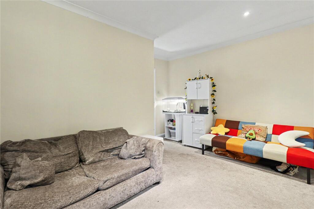 Apartment in Redhill - More