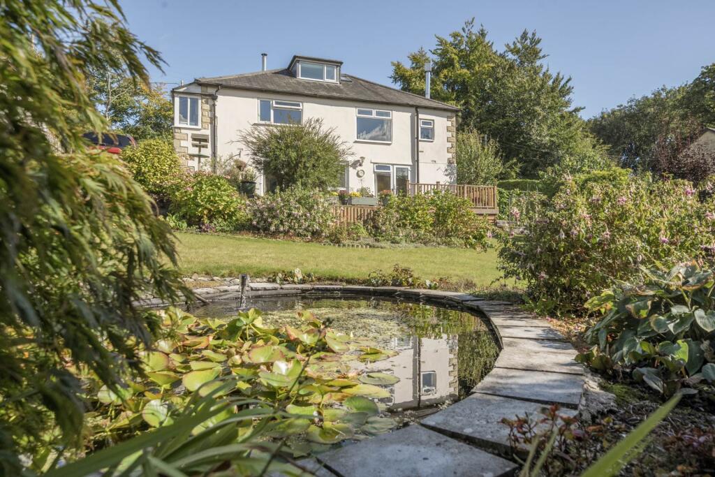 5-bed house on Lyme Rd, Axminster. Devon, £540,000