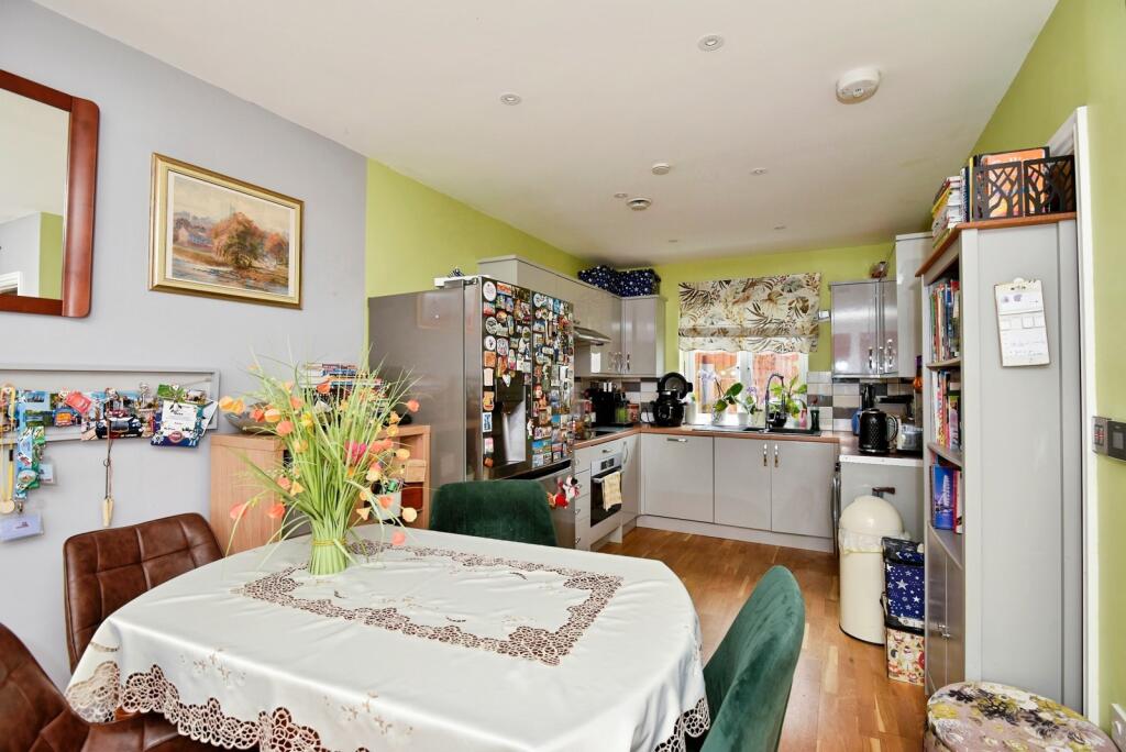 House in Chatham, Medway - View 3