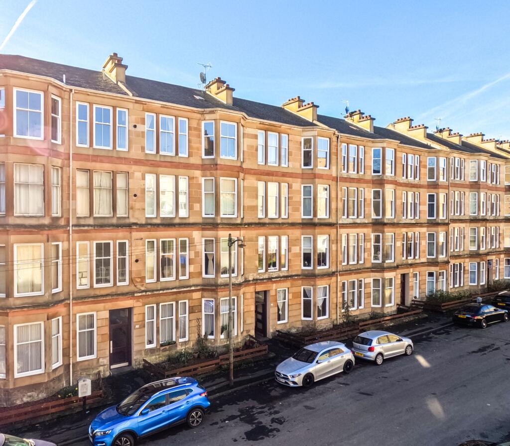 Main image of property: 122 Cumming Drive, Flat 2/2, Mount Florida, Glasgow, G42 9BW