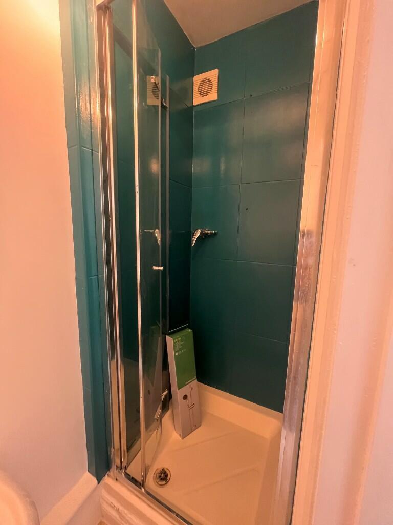1 bedroom house share for rent