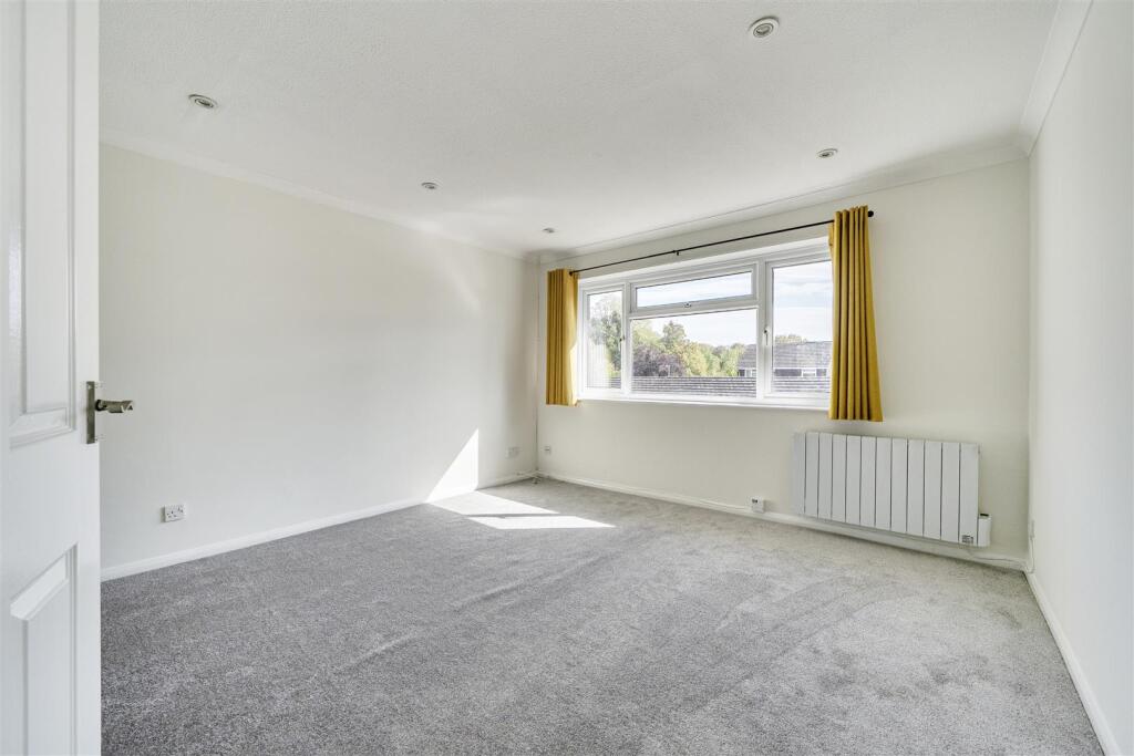 Apartment in Reading, Caversham Park Village, Emmer Green - View 4