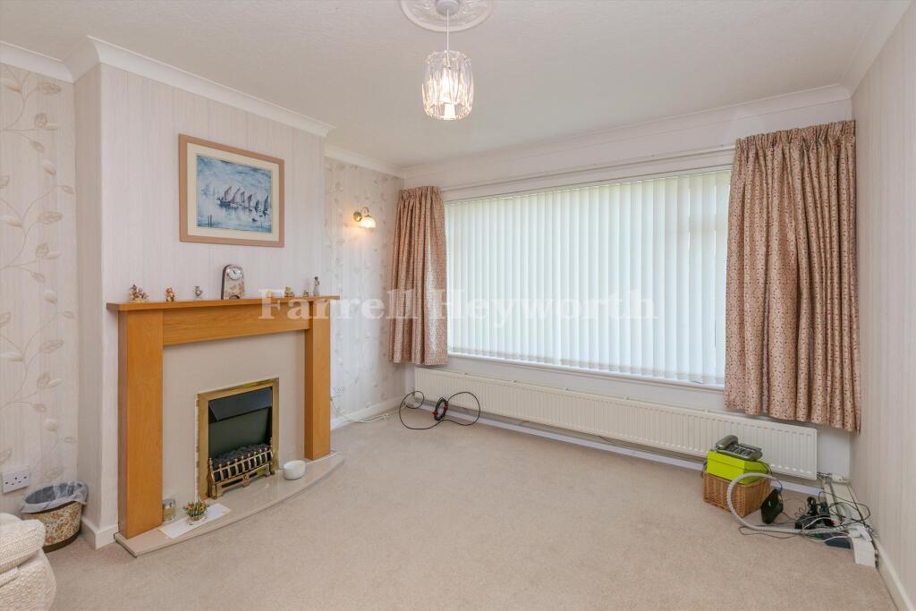 Renshaw Drive, Walton Le Dale, Preston photo 3