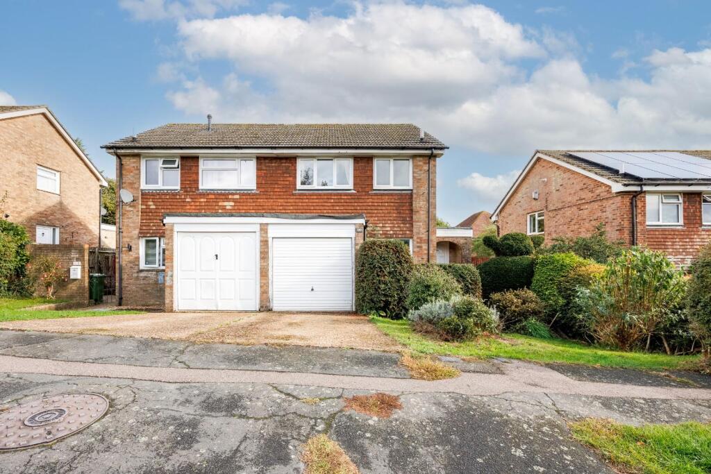 3-bed semi-detached on Fermor Way, Crowborough, £350,000