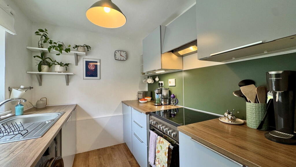 Crawford Place, Newbury, RG14 1XG photo 4