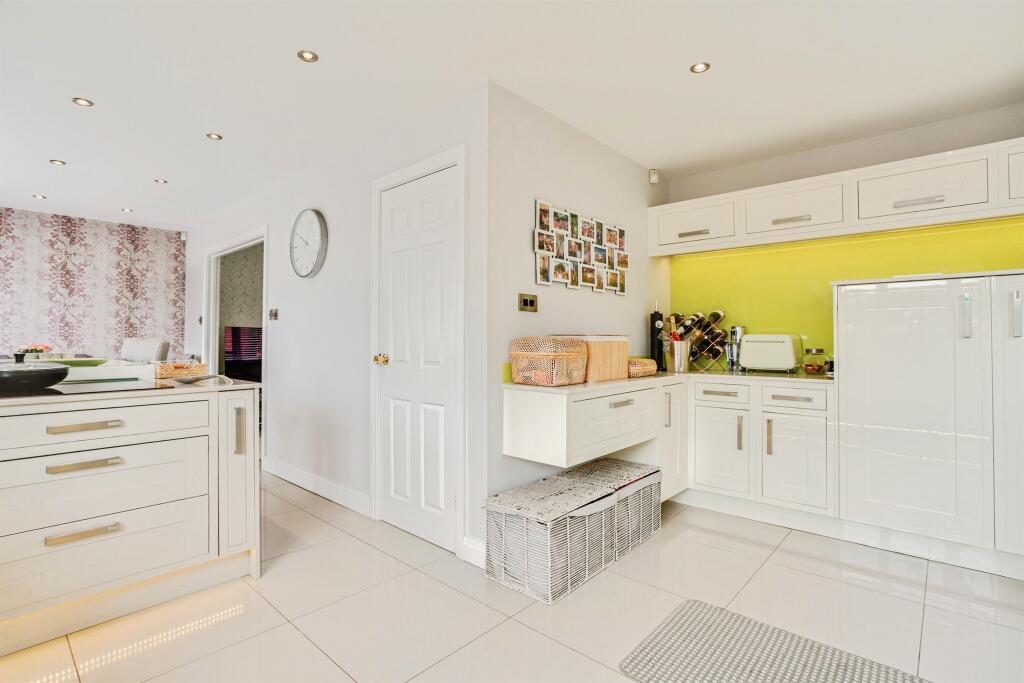 House in Wakefield - View 3