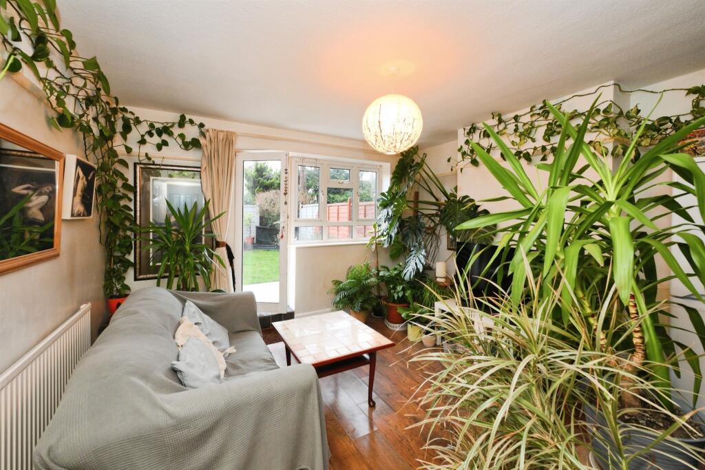 Tudor Way, Hertford photo 3