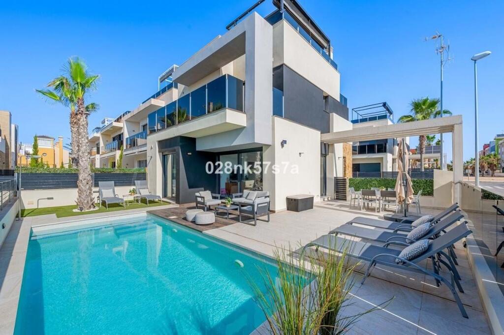 Main image of property: Valencia, Alicante, Villamartin