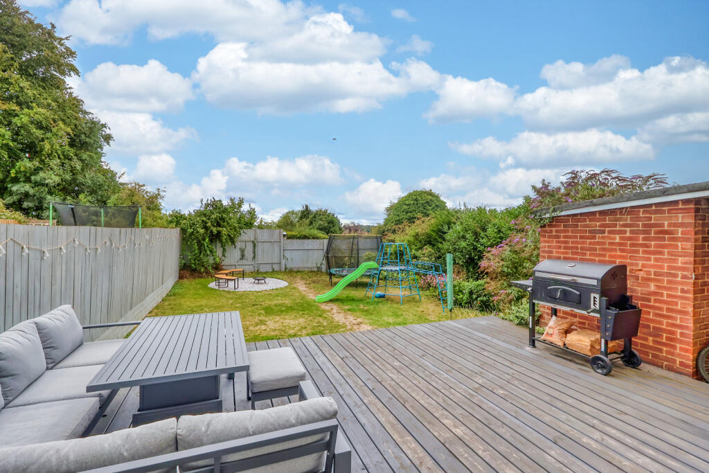 House in Hemel Hempstead, High Wycombe Community Board - View 4