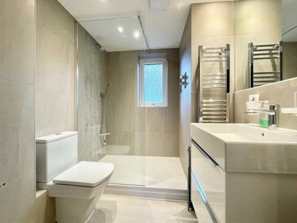 Apartment in Slough - View 5
