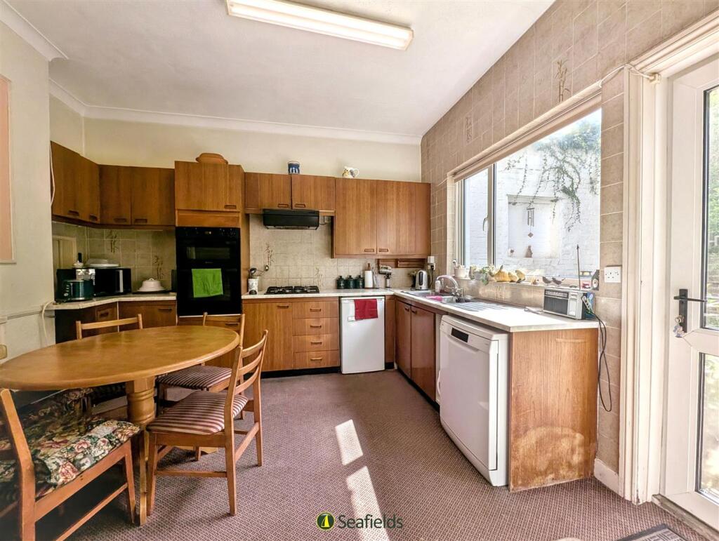 House in Portsmouth, Nettlestone and Seaview - More