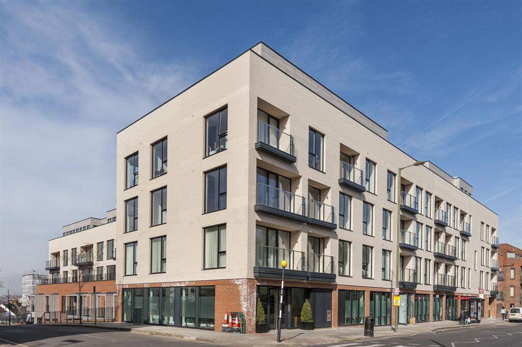 Main image of property: FINCHLEY ROAD, GOLDERS GREEN, NW11