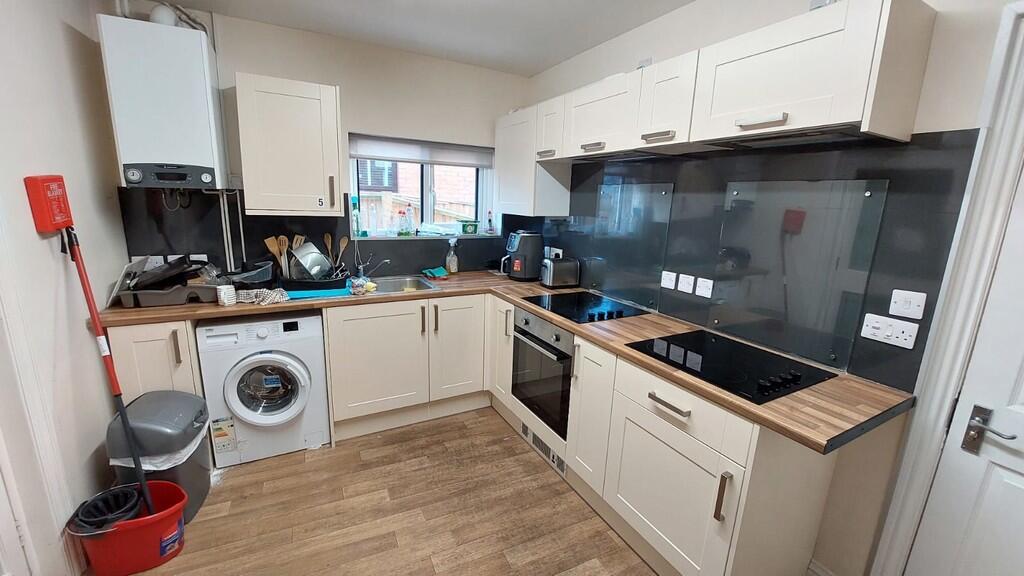 House in Yeovil, Somerset - View 5