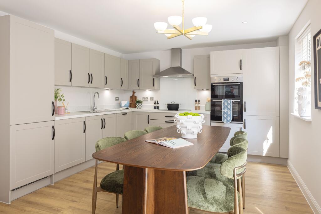 House in East Grinstead, Felbridge - View 2