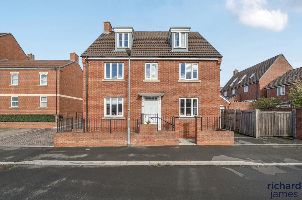 Main image of property: Cloatley Crescent, Royal Wootton Bassett, Royal Wootton Bassett, SN4