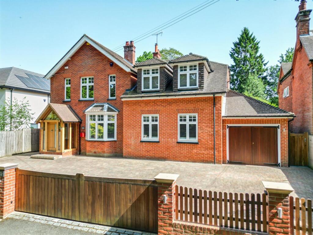 House in Berkshire, Wokingham Without