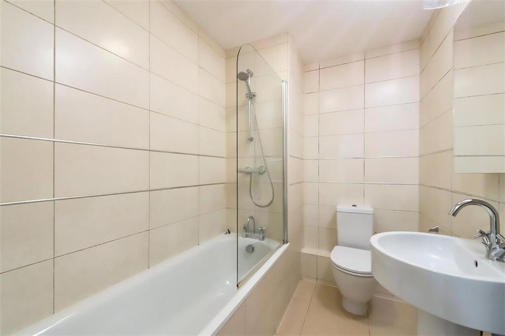 Apartment in London - More