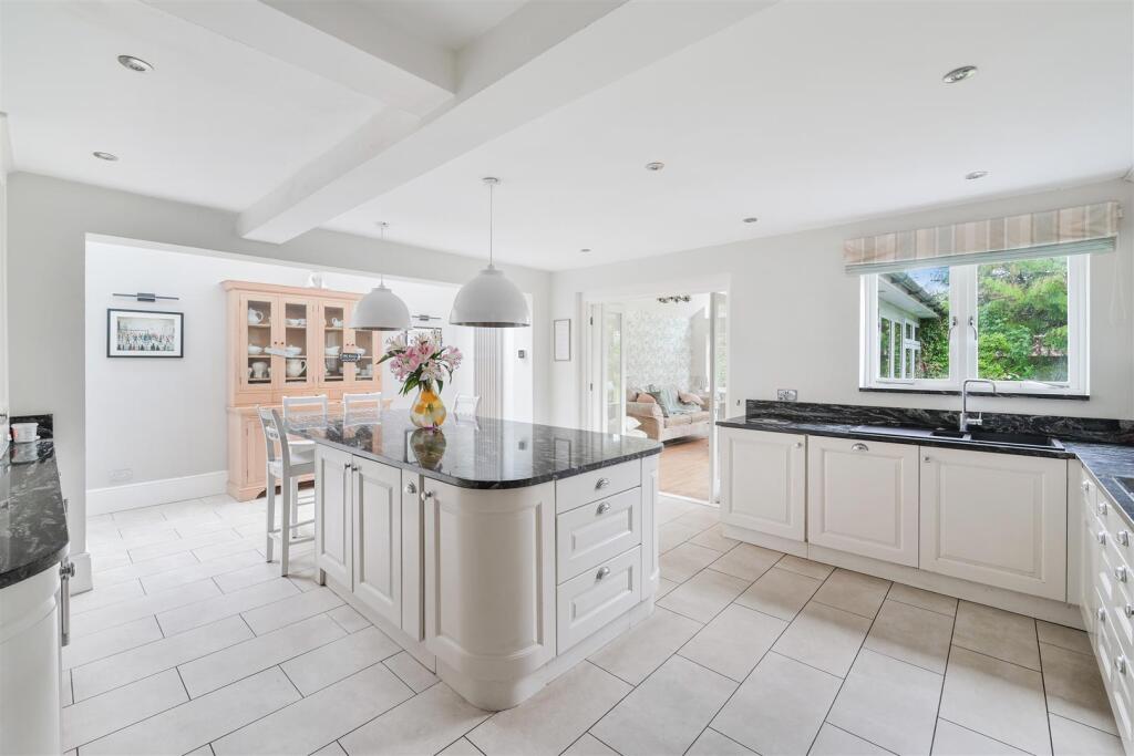 House in Reigate and Banstead, Tadworth - View 2