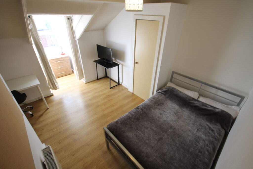 6 bedroom terraced house for rent