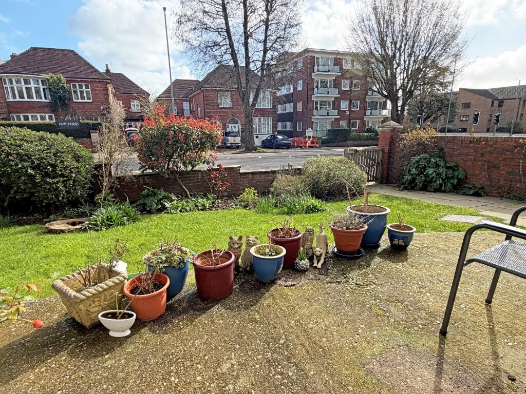 Apartment in Hove, Brighton and Hove - View 4