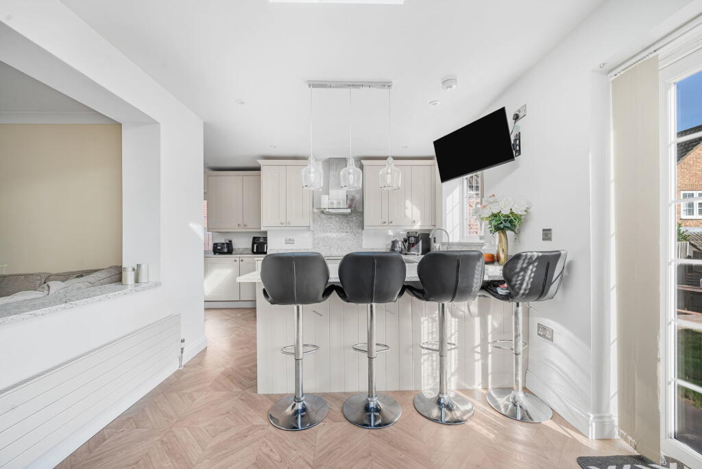 House in Swanley, Hextable - More