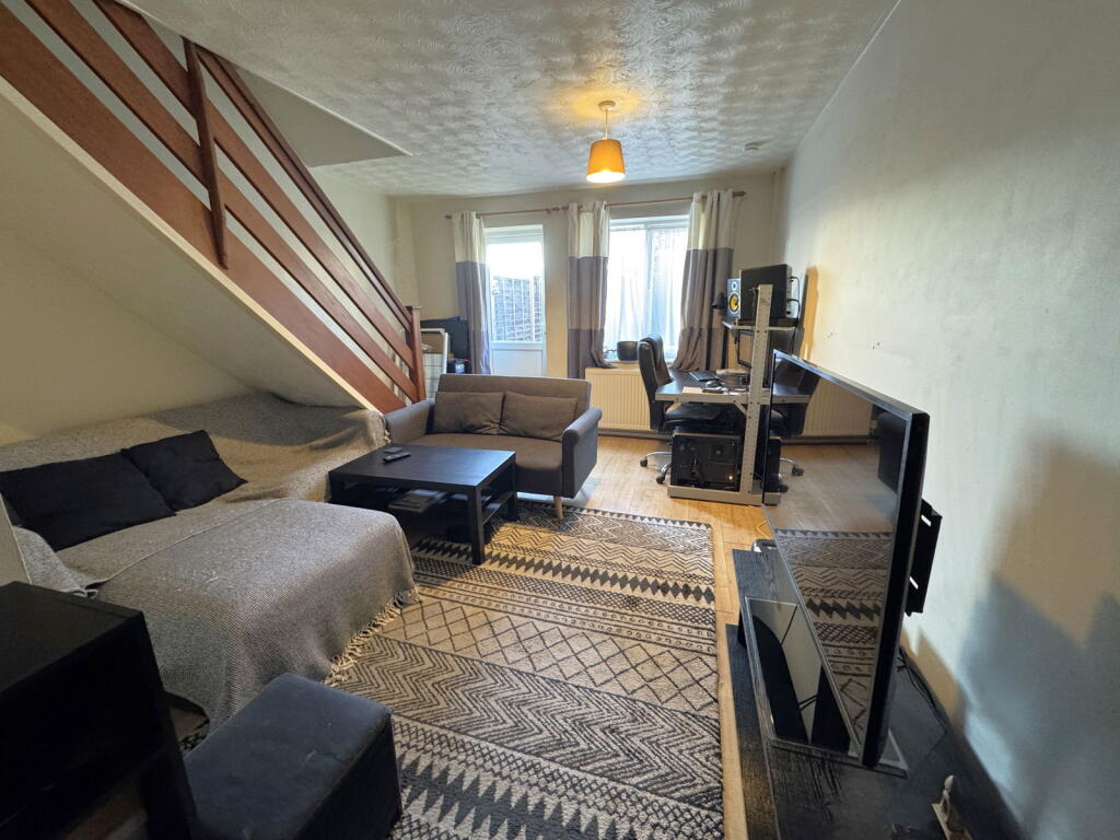 Longlands Court, Winslow photo 3