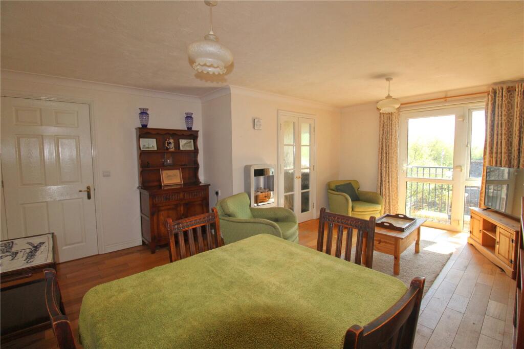Apartment in Bath, Trowbridge - View 3