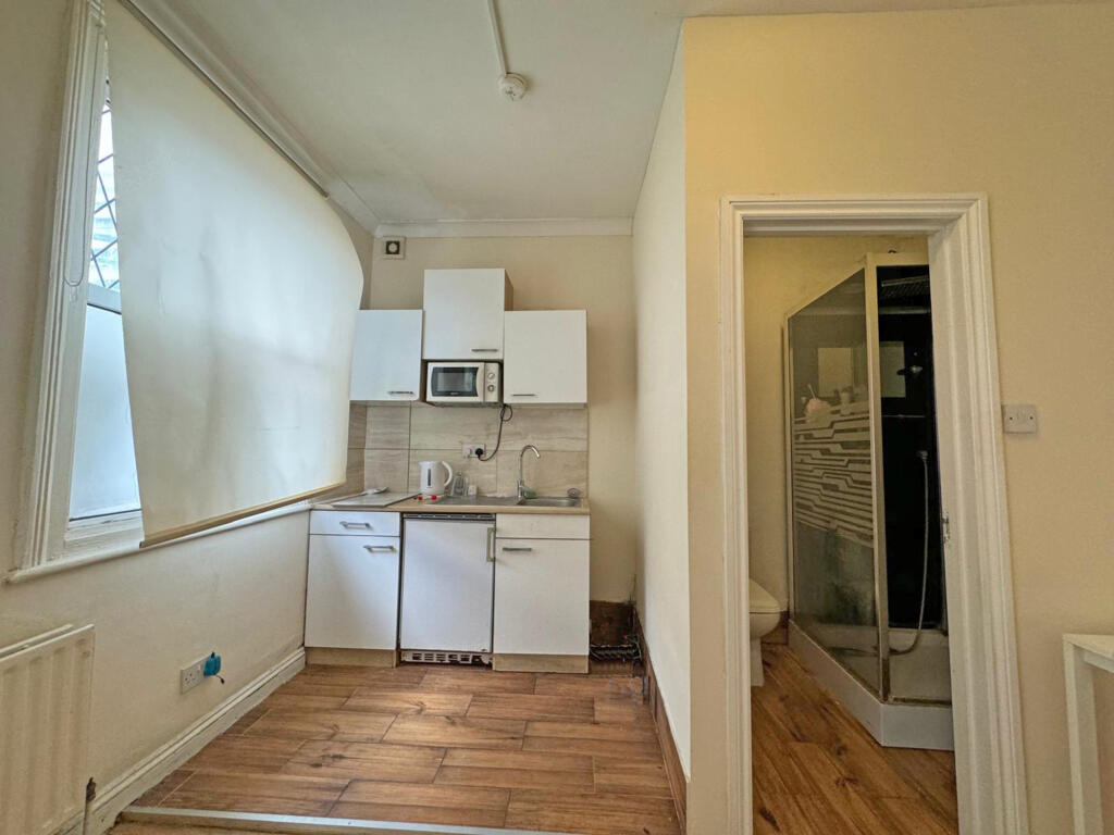 Acacia Road, London, E11 photo 3