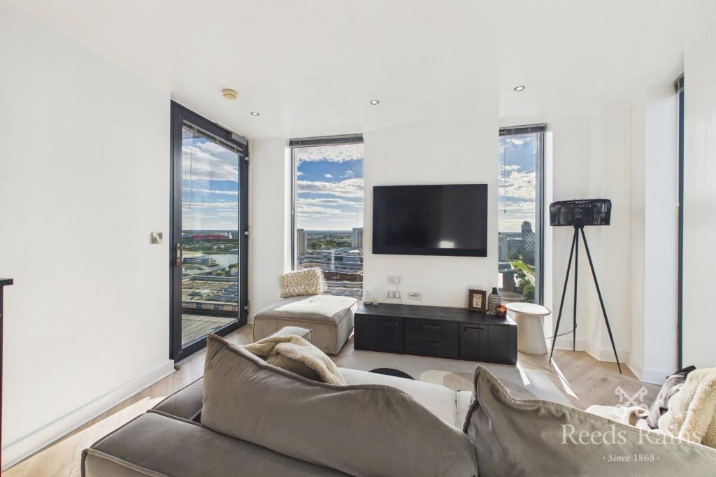 Apartment in Salford, Greater Manchester - View 2