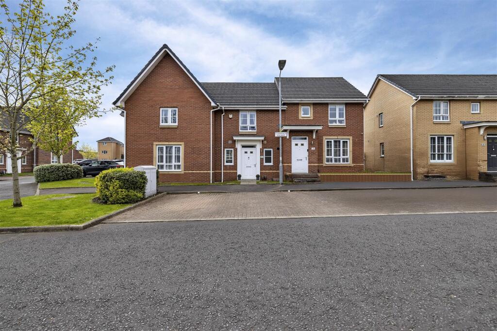 2-bed terraced on Clarence Square, Clydebank, £184,995