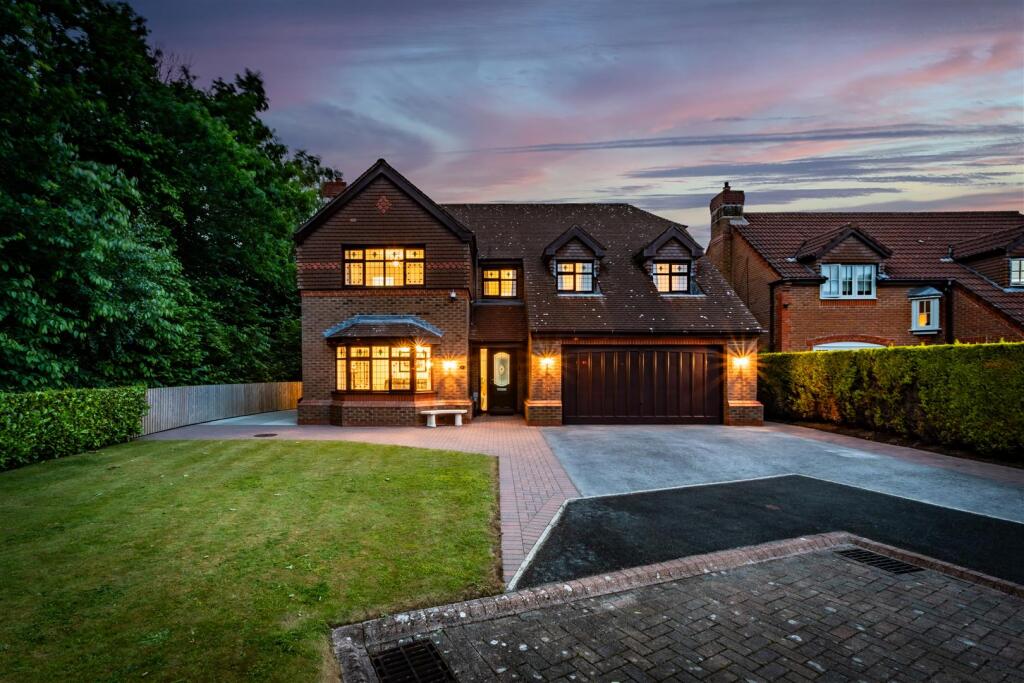 Main image of property: 9 Ashton Close, Kingsmead, CW9 8WS