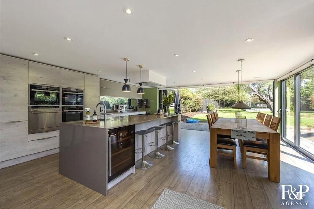 House in George Green, Stoke Poges - View 4