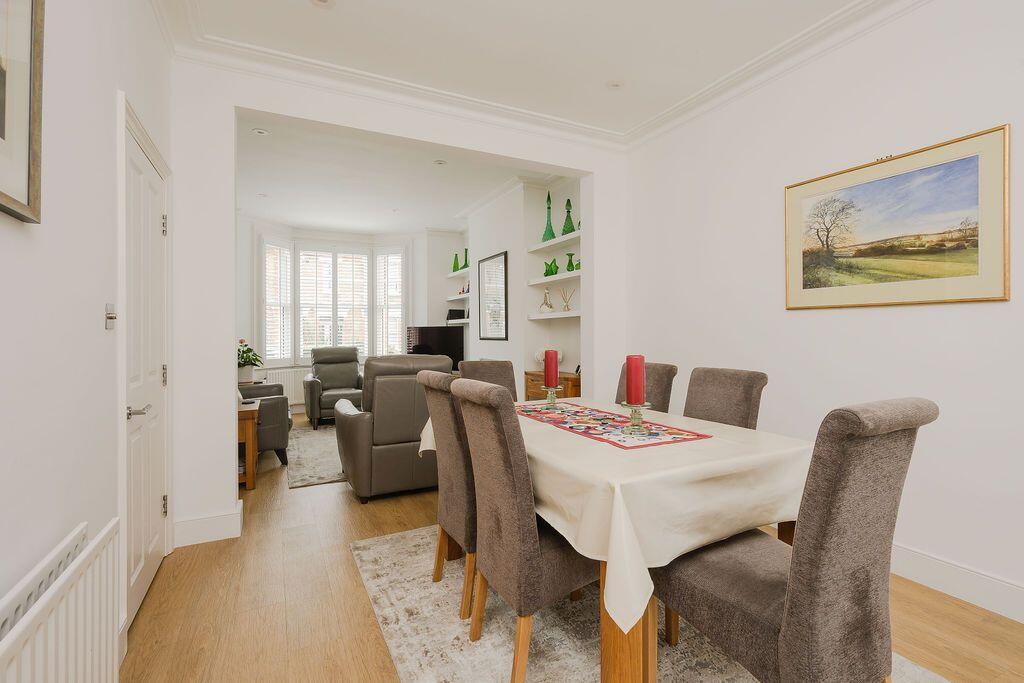 House in London, Cottenham Park, Raynes Park - View 5