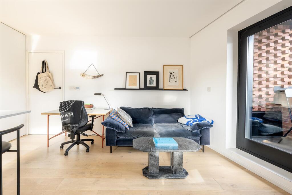 Cecilia Road, London photo 3