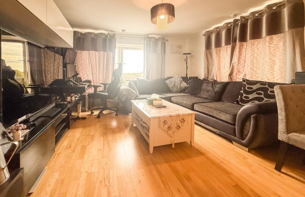 Apartment in Basildon, Essex - View 3