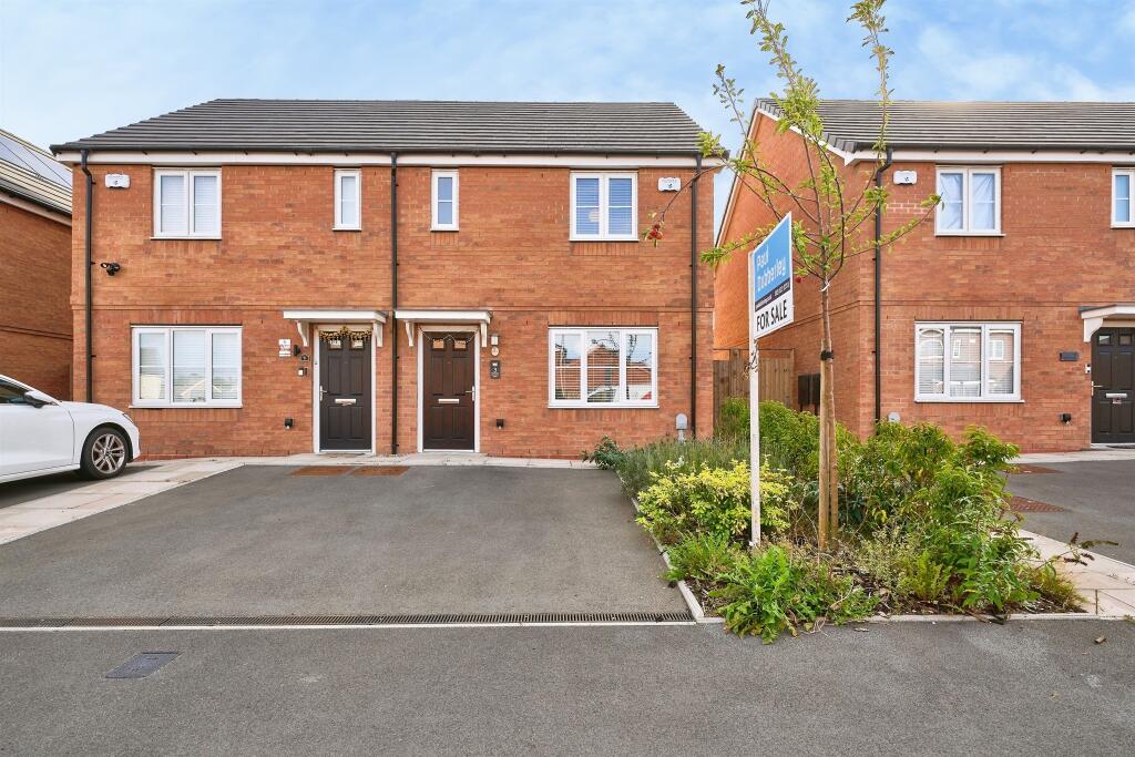 3-bed semi-detached on Sundowner Grove, Tipton, £280,000