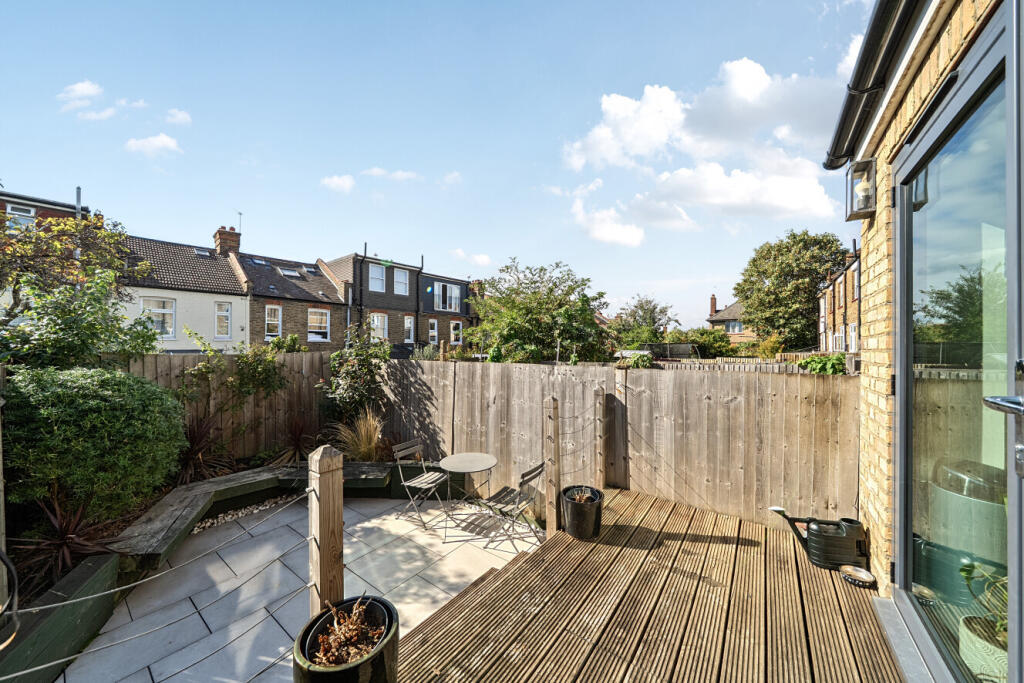 House in London - View 5