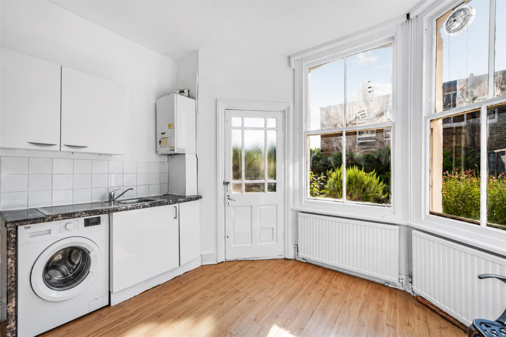 Apartment in London - View 5