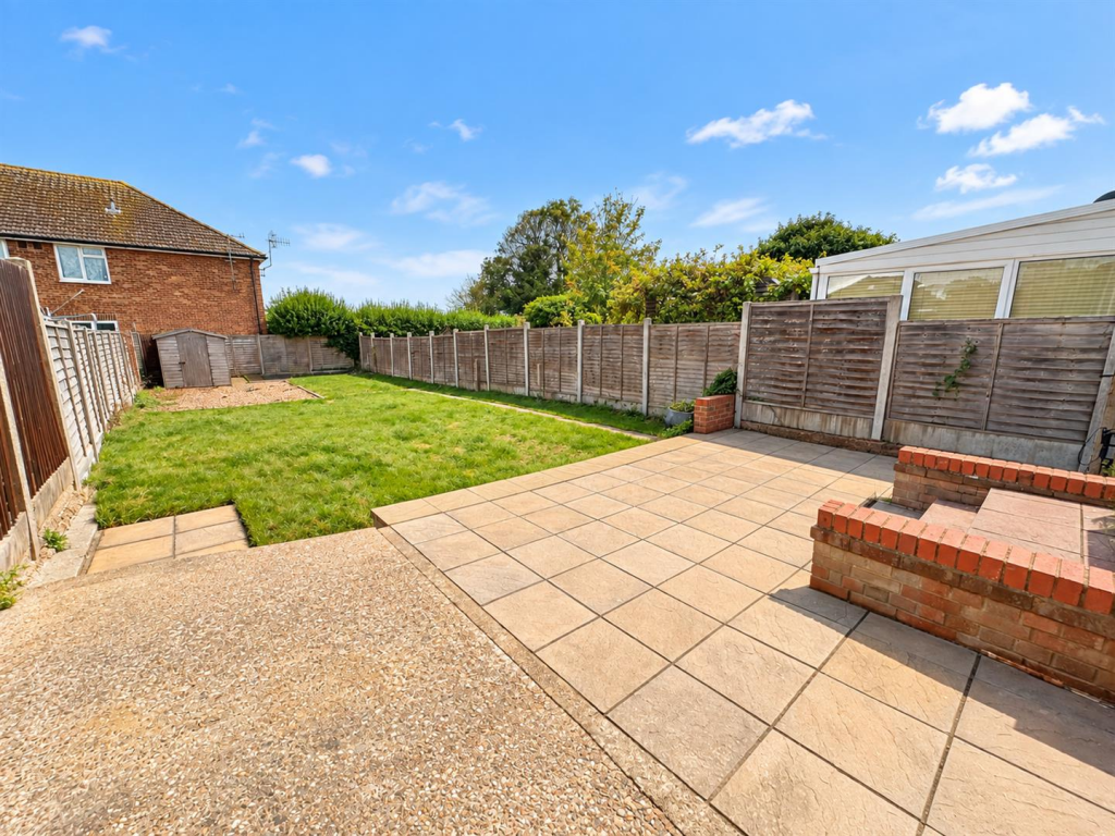 Grassmere Avenue, Telscombe Cliffs, Peacehaven photo 5