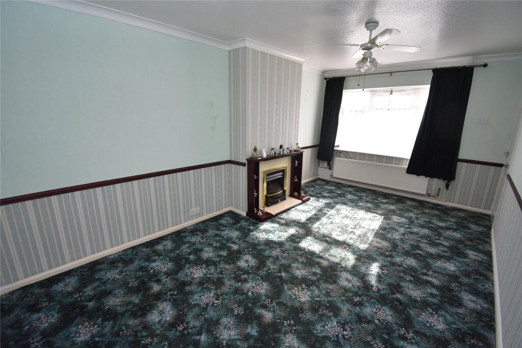 House in Toddington, Fancott - View 5