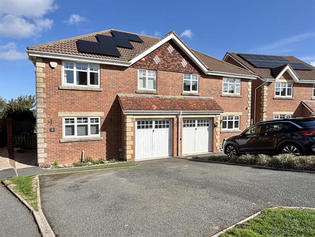 Main image of property: Copa'r Bryn, Llysfaen, LL29