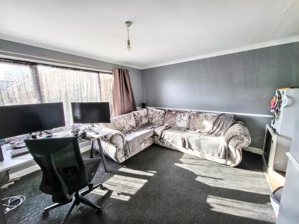 20, Crouch Way, Shoeburyness, Southend-on-sea photo 2