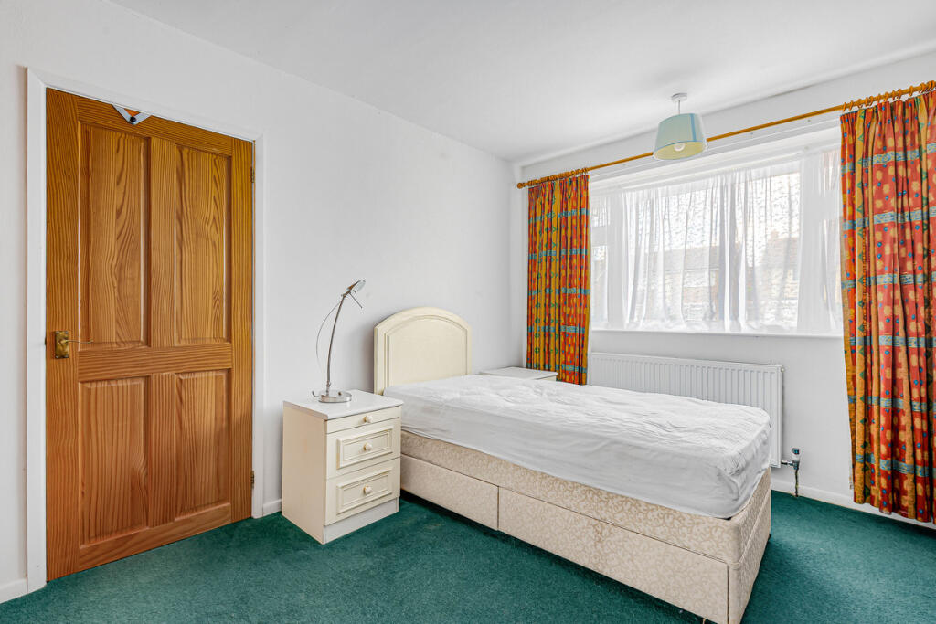 House in Vale of White Horse, Grove - More