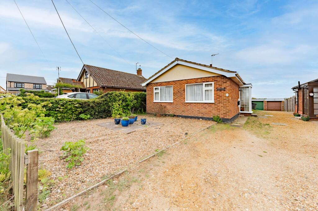 2-bed detached on Beaconsfield Road, Kessingland, £220,000