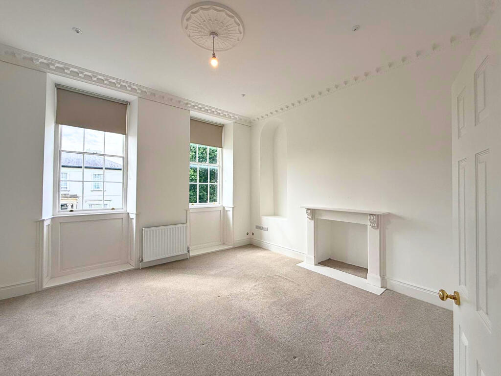 Apartment in Newport - View 3